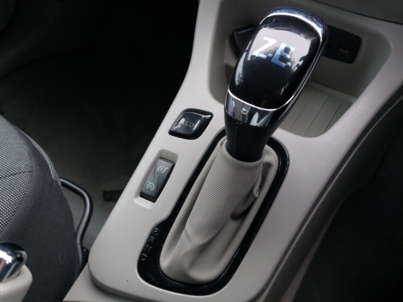 Renault Zoe Hatchback White #15