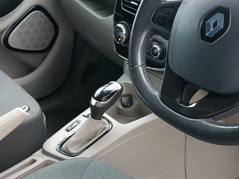 Renault Zoe Hatchback White #19