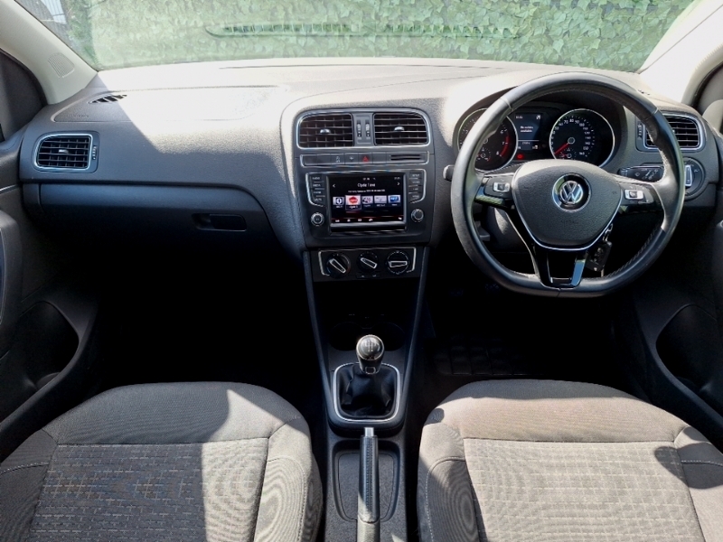 Volkswagen Polo 1.2 Tsi Se Black #4