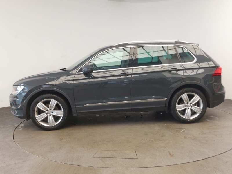 Volkswagen Tiguan 1.5 Tsi 150Ps R-line Tech Evo Dsg Black #4