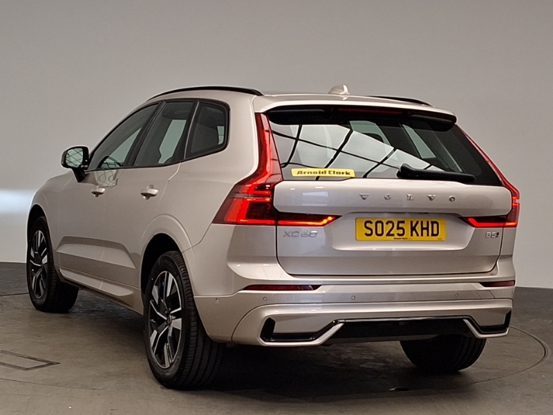 Volvo XC60 2.0 B5p Plus Dark Awd Geartronic SO25KHD Gold #2
