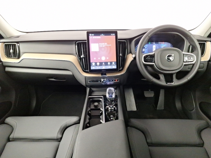 Volvo XC60 2.0 B5p Plus Dark Awd Geartronic SO25KHD Gold #3