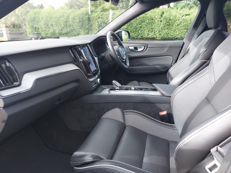 Volvo XC60 2.0 B5p Plus Dark Awd Geartronic Black #5
