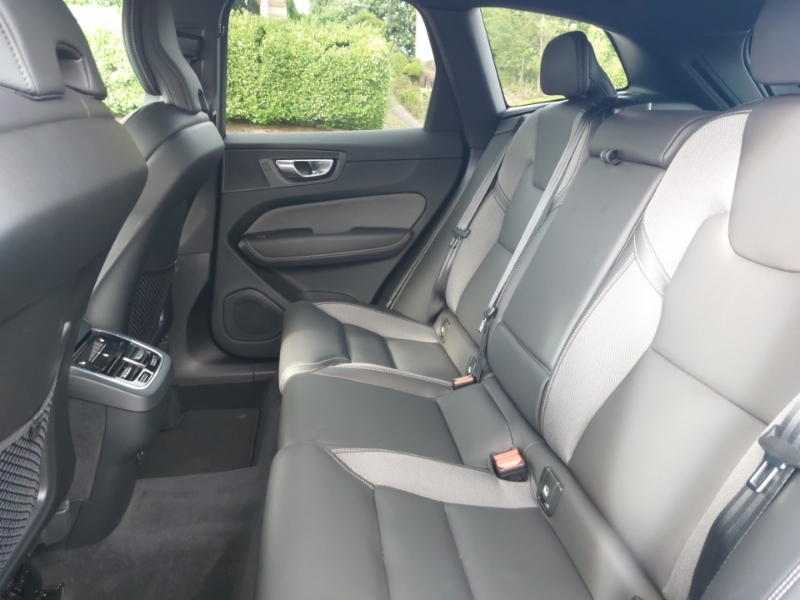 Volvo XC60 2.0 B5p Plus Dark Awd Geartronic Black #6