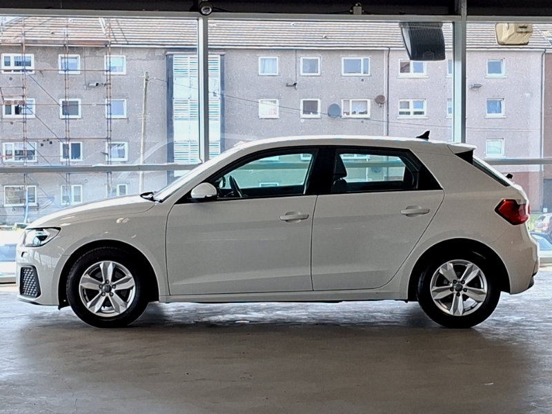 Audi A1 1.0 Tfsi Se NG19XJU White #4