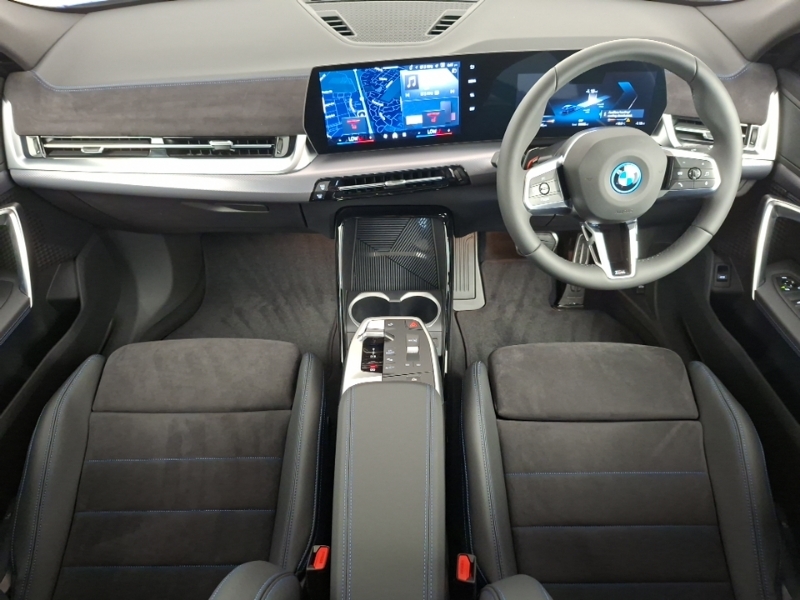 BMW iX2 150Kw Edrive20 M Sport 65Kwh Blue #4