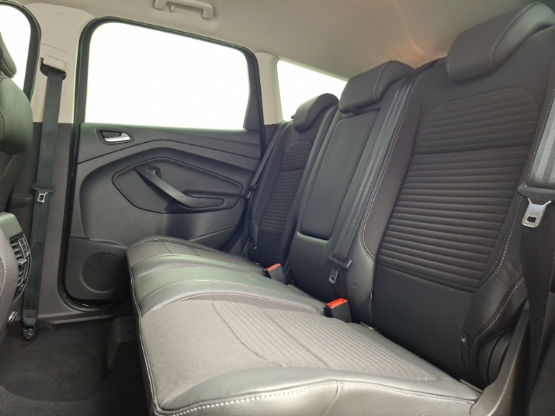 Ford Kuga 1.5 Ecoboost Titanium Edition 2Wd Black #6
