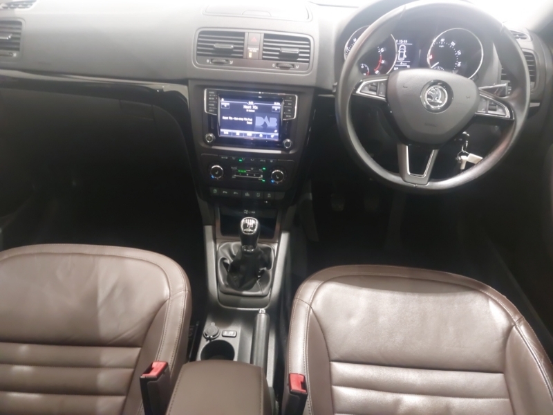 Skoda Yeti 1.4 Tsi Laurin Klement 4X4 Black #3
