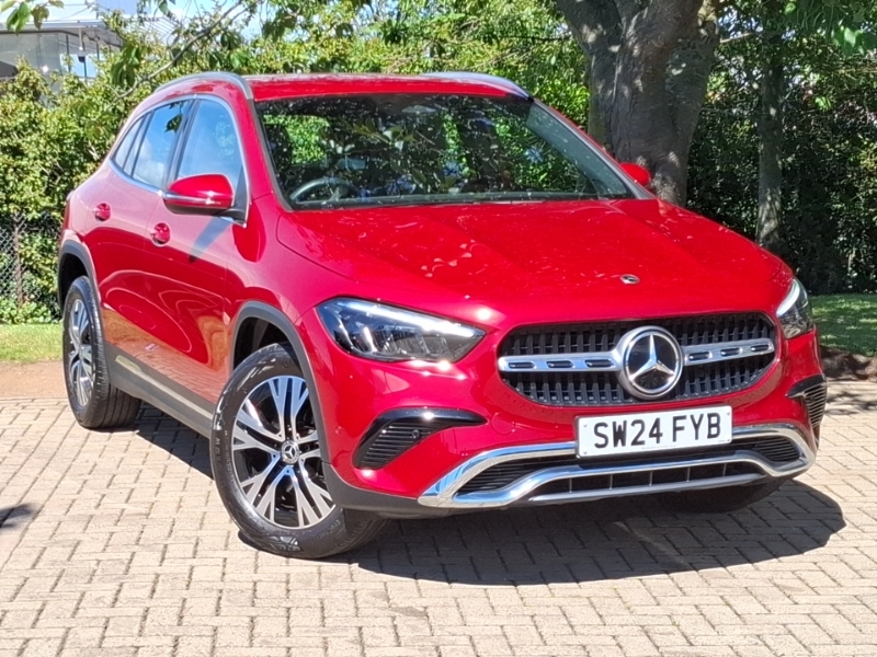 Mercedes-Benz GLA Class Gla 200 Sport Executive Red