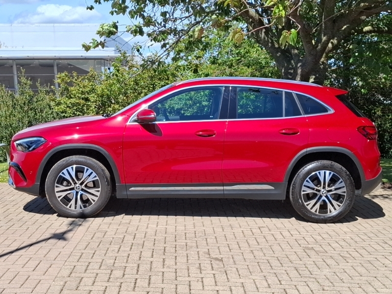 Mercedes-Benz GLA Class Gla 200 Sport Executive Red #4