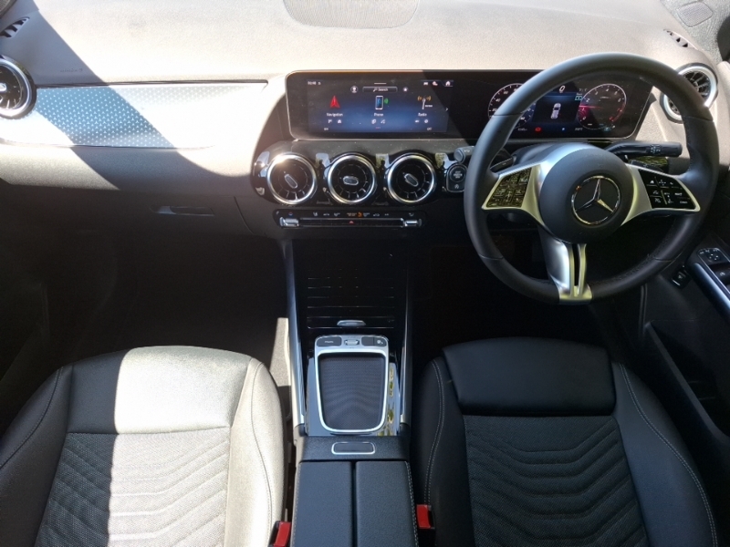 Mercedes-Benz GLA Class Gla 200 Sport Executive Red #3