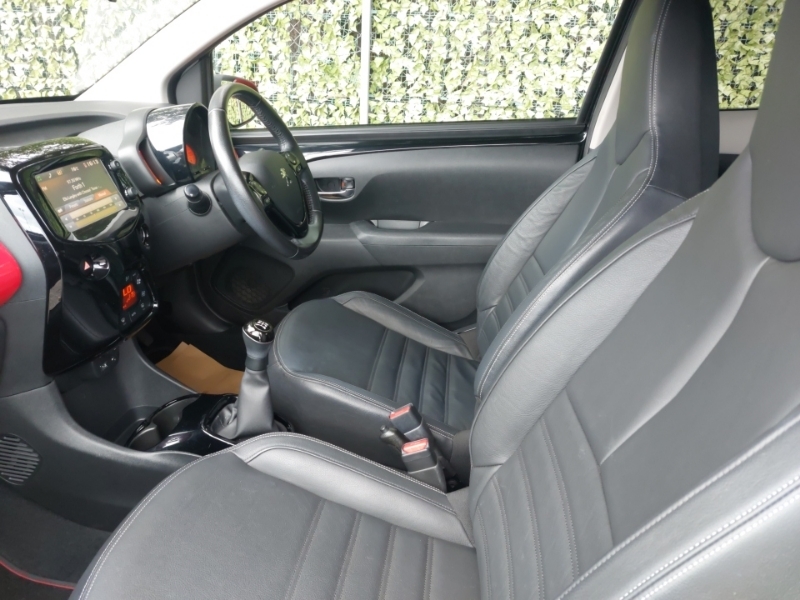 Peugeot 108 1.2 Puretech Gt Line Black #5