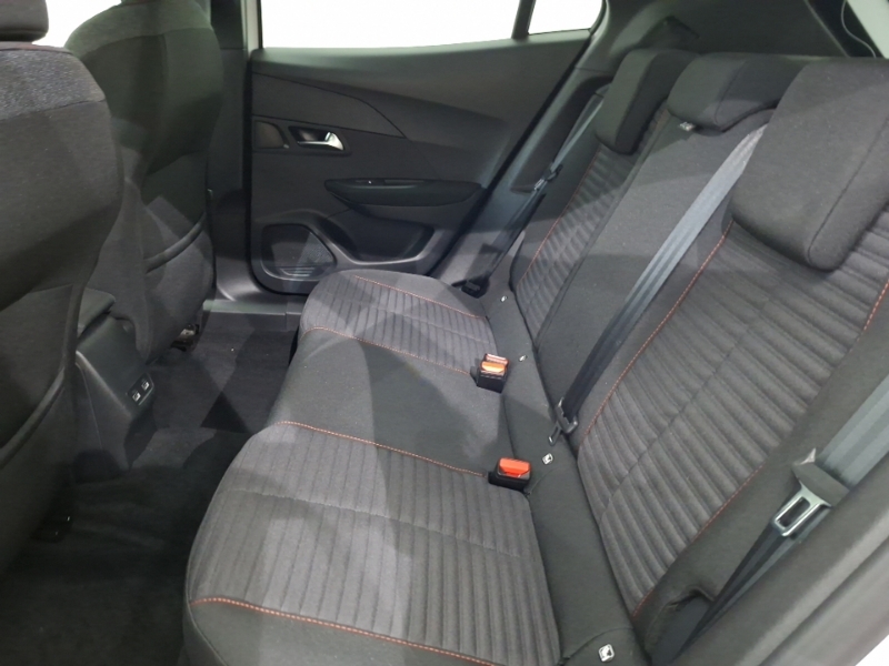 Peugeot e-2008 100Kw Active Premium 50Kwh White #6