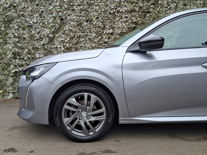 Peugeot 208 1.2 Puretech Allure Premium Hatchback #19
