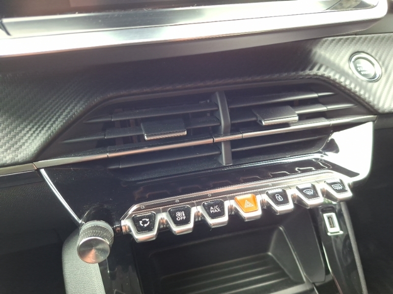 Peugeot 208 1.2 Puretech Allure Premium Hatchback #10