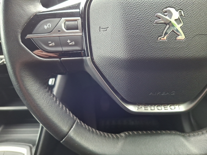 Peugeot 208 1.2 Puretech Allure Premium Hatchback #12