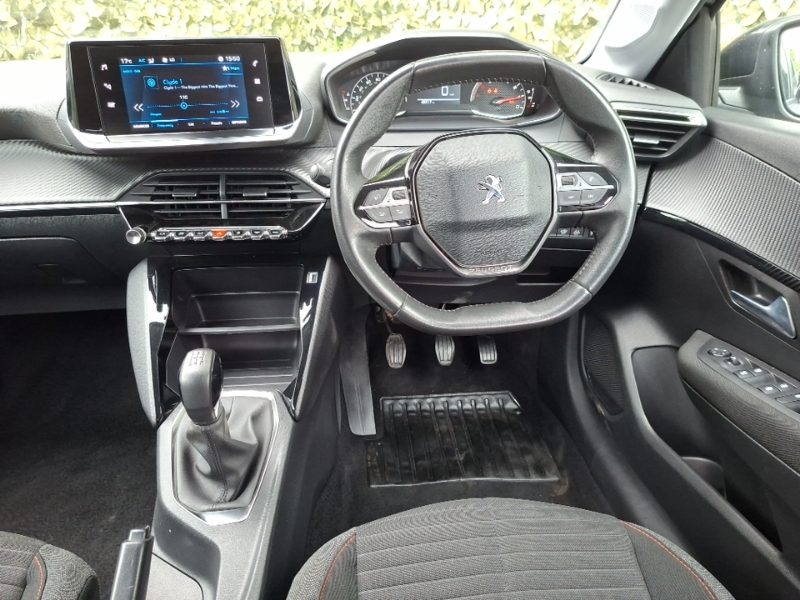 Peugeot 208 1.2 Puretech Allure Premium Hatchback #8
