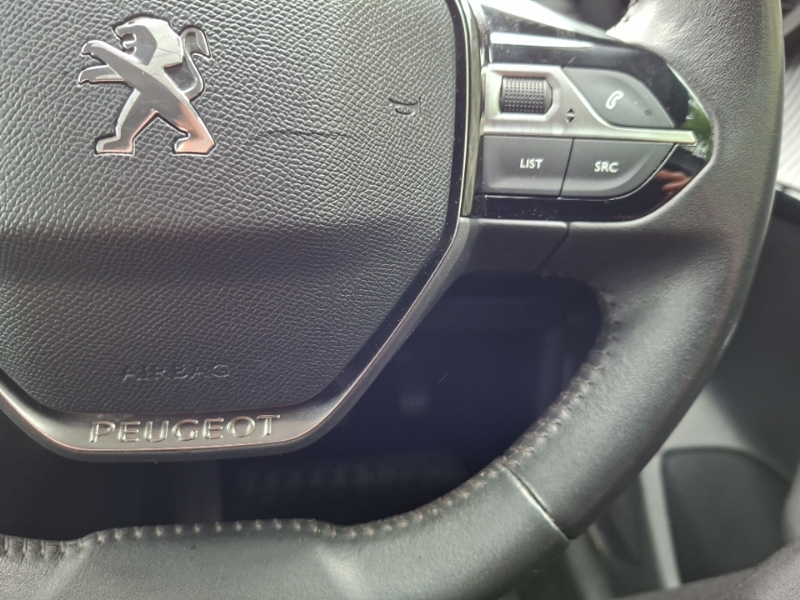 Peugeot 208 1.2 Puretech Allure Premium Hatchback #13