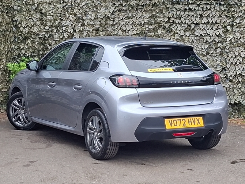 Peugeot 208 1.2 Puretech Allure Premium Hatchback #2