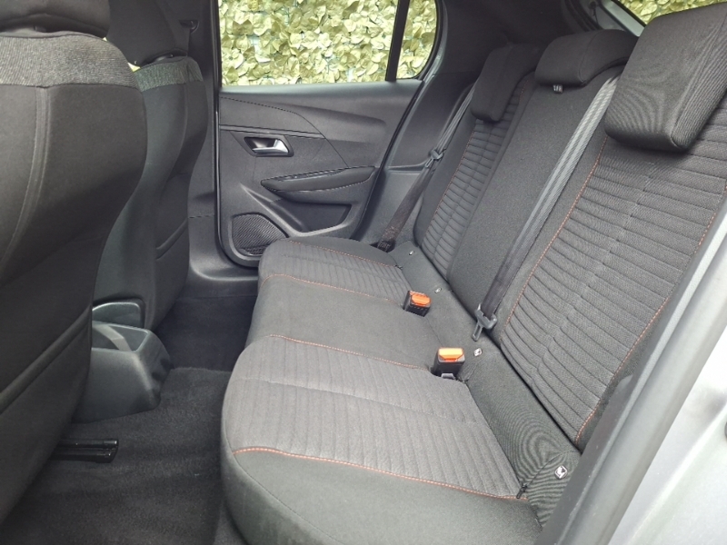 Peugeot 208 1.2 Puretech Allure Premium Hatchback #6