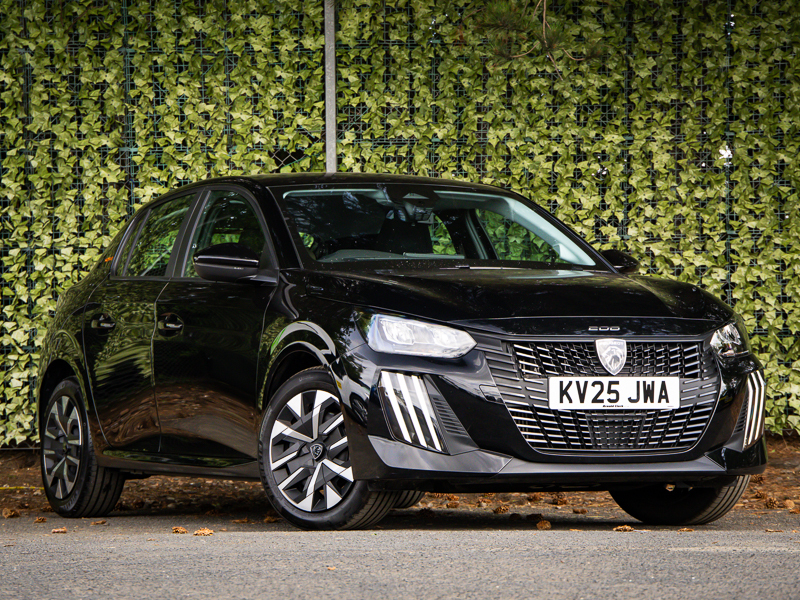 Peugeot 208 1.2 Puretech 100 Style Black