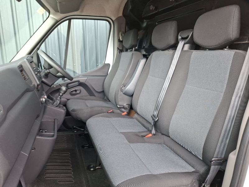 Renault Master Mm35 Blue Dci 135 Start Medium Roof Van White #5