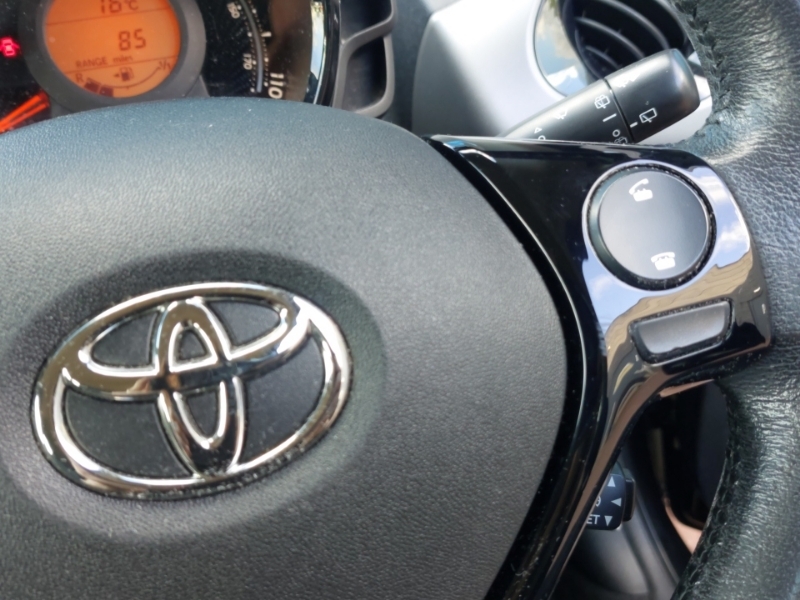 Toyota Aygo Vvt-i X-play Red #13