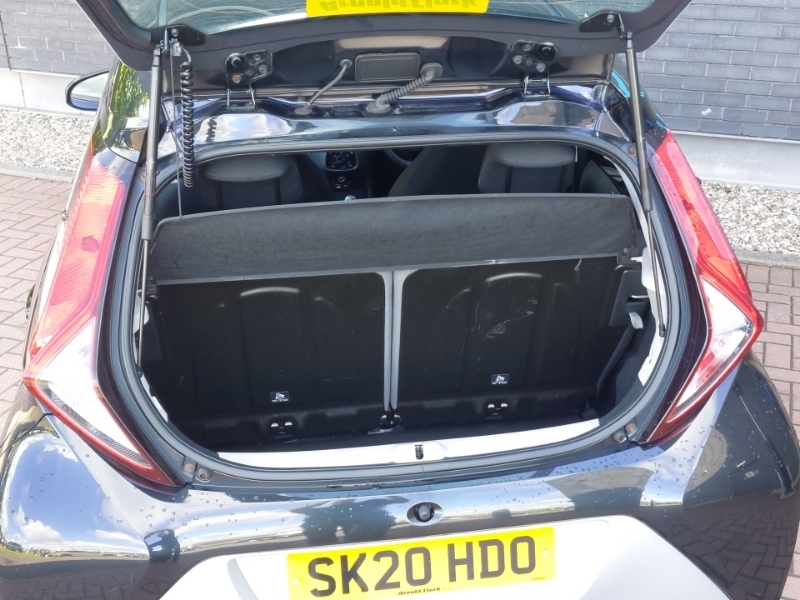 Toyota Aygo Vvt-i X-play Red #18