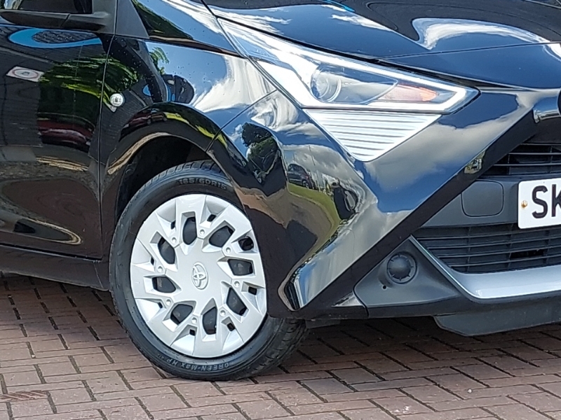 Toyota Aygo Vvt-i X-play Red #20
