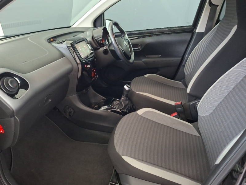 Toyota Aygo 1.0 Vvt-i X-plore SG68XXF Black #5