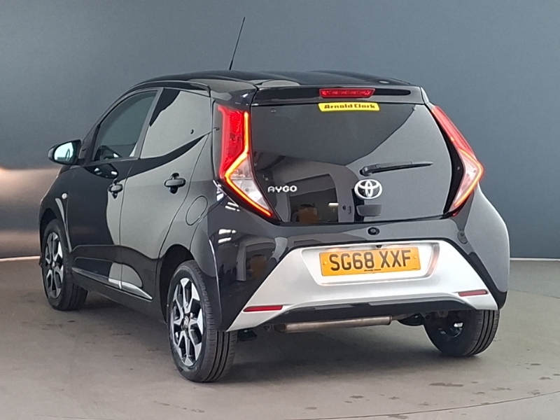 Toyota Aygo 1.0 Vvt-i X-plore SG68XXF Black #2