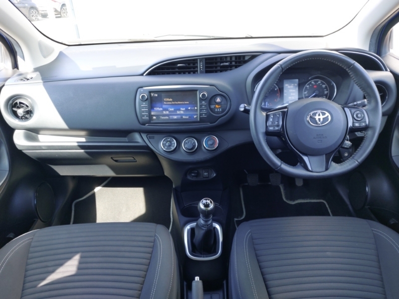 Toyota Yaris 1.5 Vvt-i Design SD18AFX Blue #3