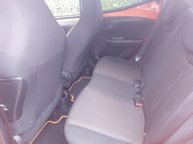 Toyota Aygo 1.0 Vvt-i X-cite 6 X-shift Orange #6