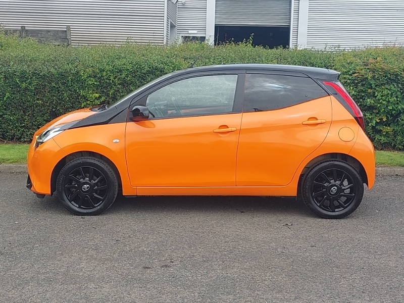 Toyota Aygo 1.0 Vvt-i X-cite 6 X-shift Orange #4