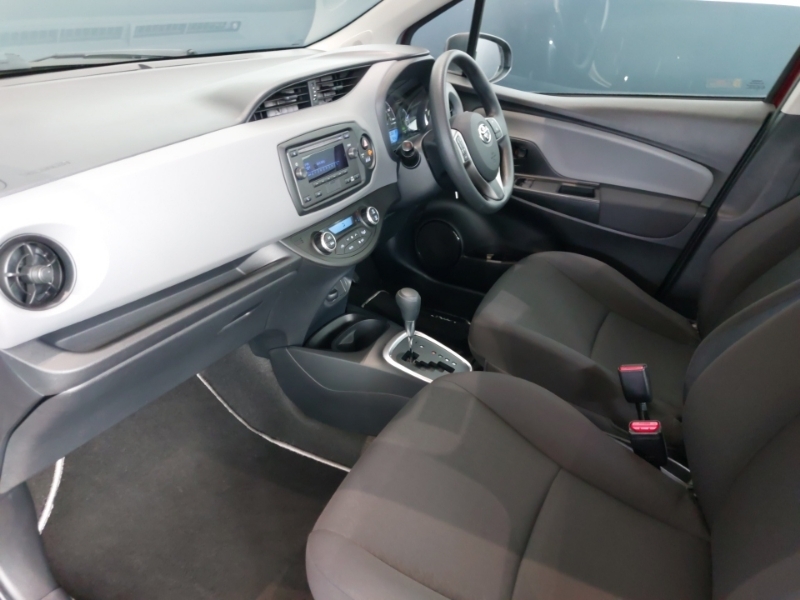 Toyota Yaris 1.5 Hybrid Active Cvt Red #5