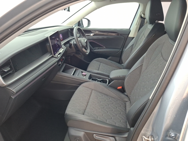 Volkswagen Tayron 1.5 Etsi Match Dsg7 7 Seat Area View Silver #5