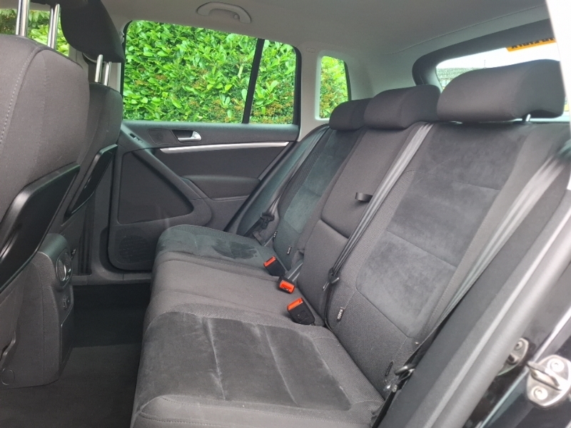 Volkswagen Tiguan 2.0 Tdi Bluemotion Tech Match 150 4Motion Black #6