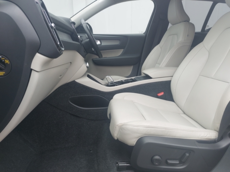 Volvo XC40 2.0 B4p Inscription Pro SR70HMK Black #5