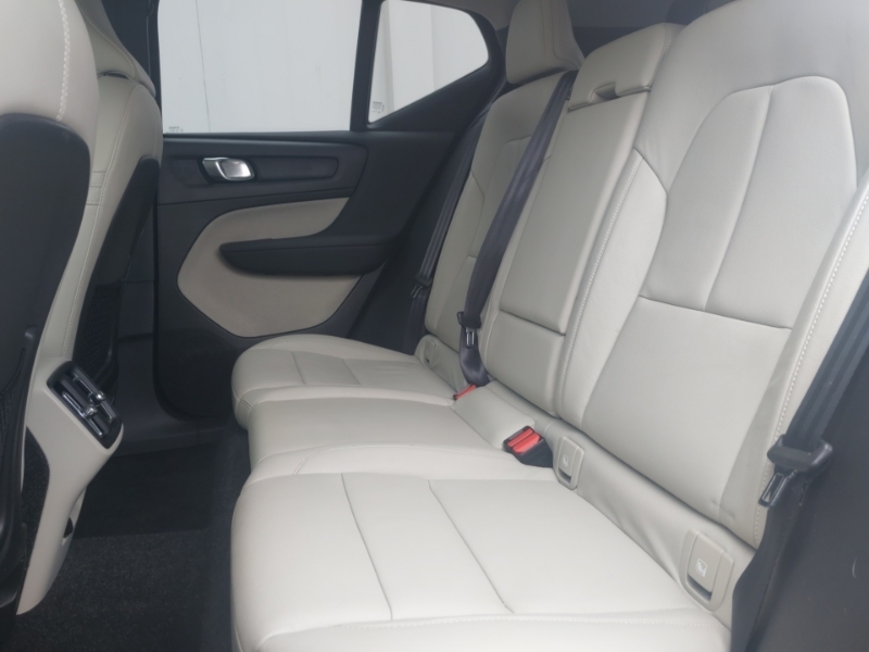 Volvo XC40 2.0 B4p Inscription Pro SR70HMK Black #6