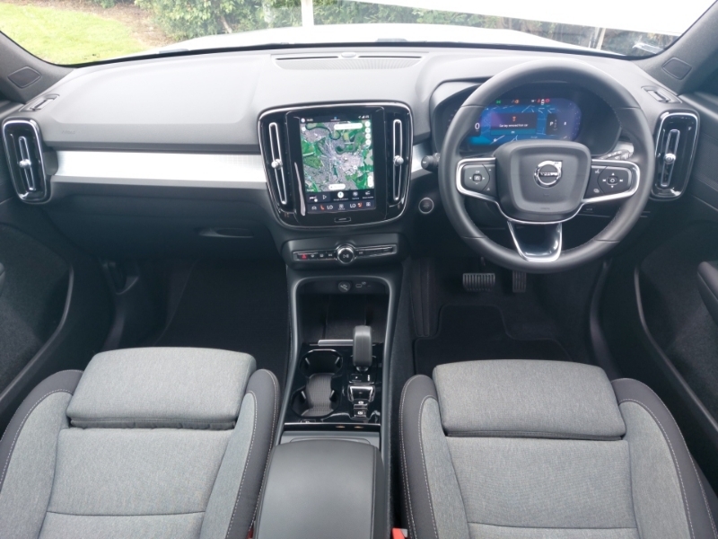 Volvo XC40 2.0 B3p Plus Dark SK73TNO Silver #3
