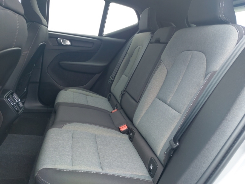 Volvo XC40 2.0 B3p Plus Dark SK73TNO Silver #6