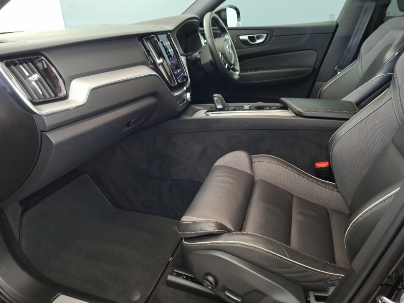 Volvo XC60 2.0 B4d R Design Awd Geartronic Black #5
