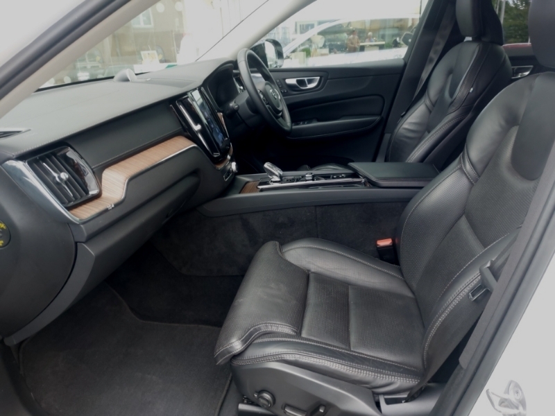 Volvo XC60 2.0 B5p Ultimate Dark Awd Geartronic White #5