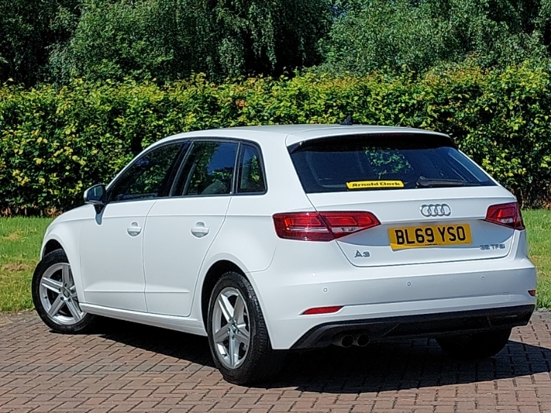 Audi A3 35 Tfsi Se Technik BL69YSO White #2