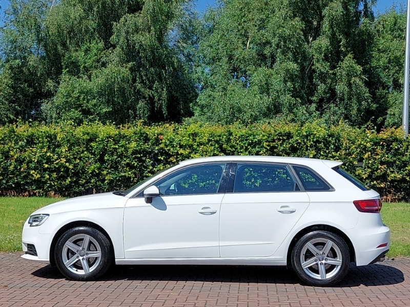 Audi A3 35 Tfsi Se Technik BL69YSO White #4
