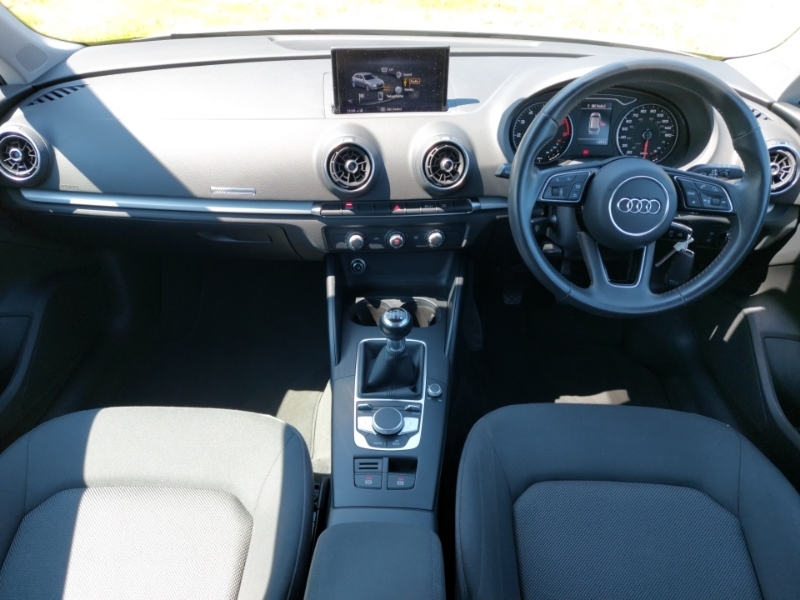Audi A3 35 Tfsi Se Technik BL69YSO White #3