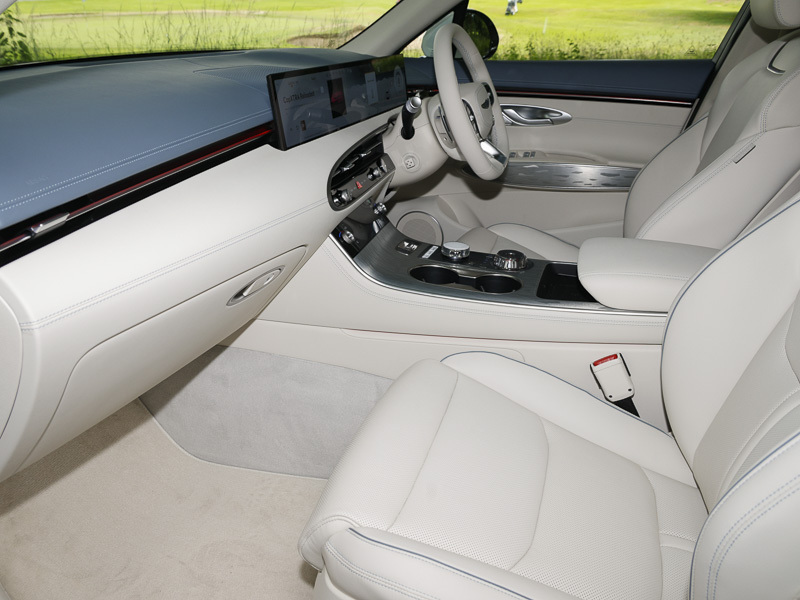 Genesis GV70 360Kw Pure 84Kwh Awd White #5