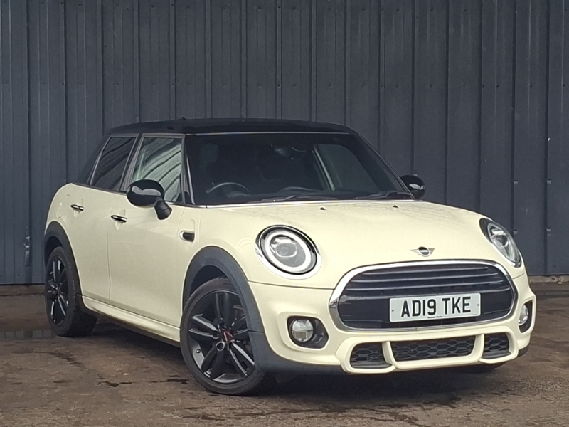 Mini Hatch 1.5 Cooper Sport II AD19TKE White