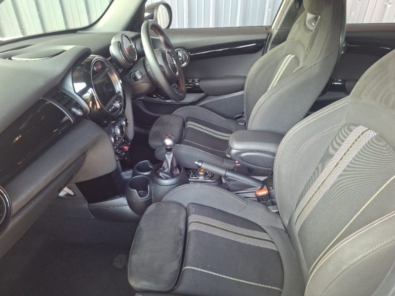 Mini Hatch 1.5 Cooper Sport II AD19TKE White #5