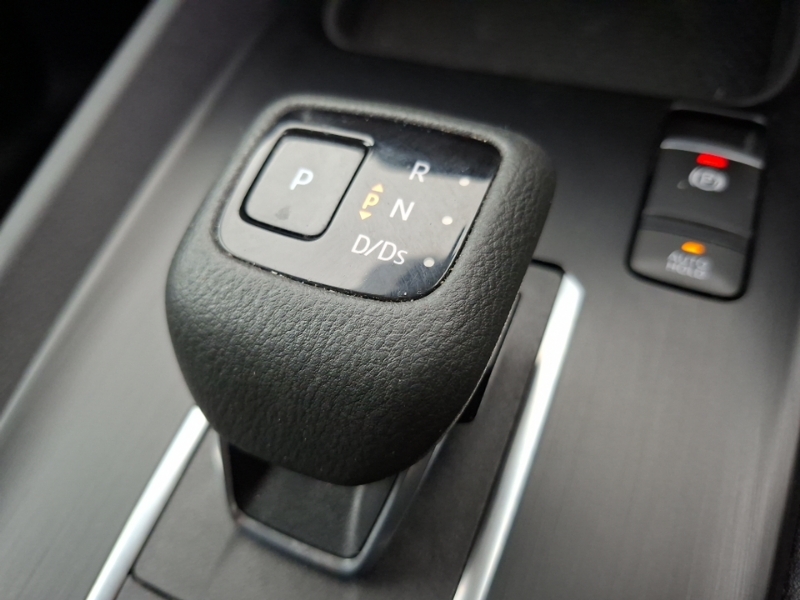 Nissan Qashqai N-connecta Black #16